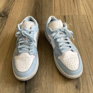 NIKE AIR JORDAN 1 LOW Womens Ice Blue White Size 8.5 Authentic DC0774-141
